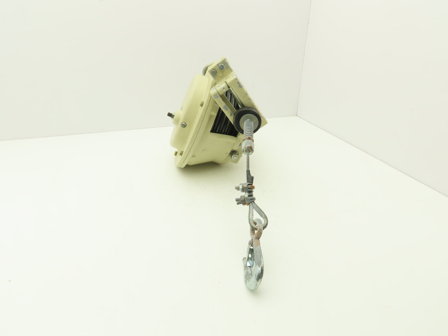 Aero-Motive 40J-A Tool Balancer 30 lb Capacity Spring Retracting