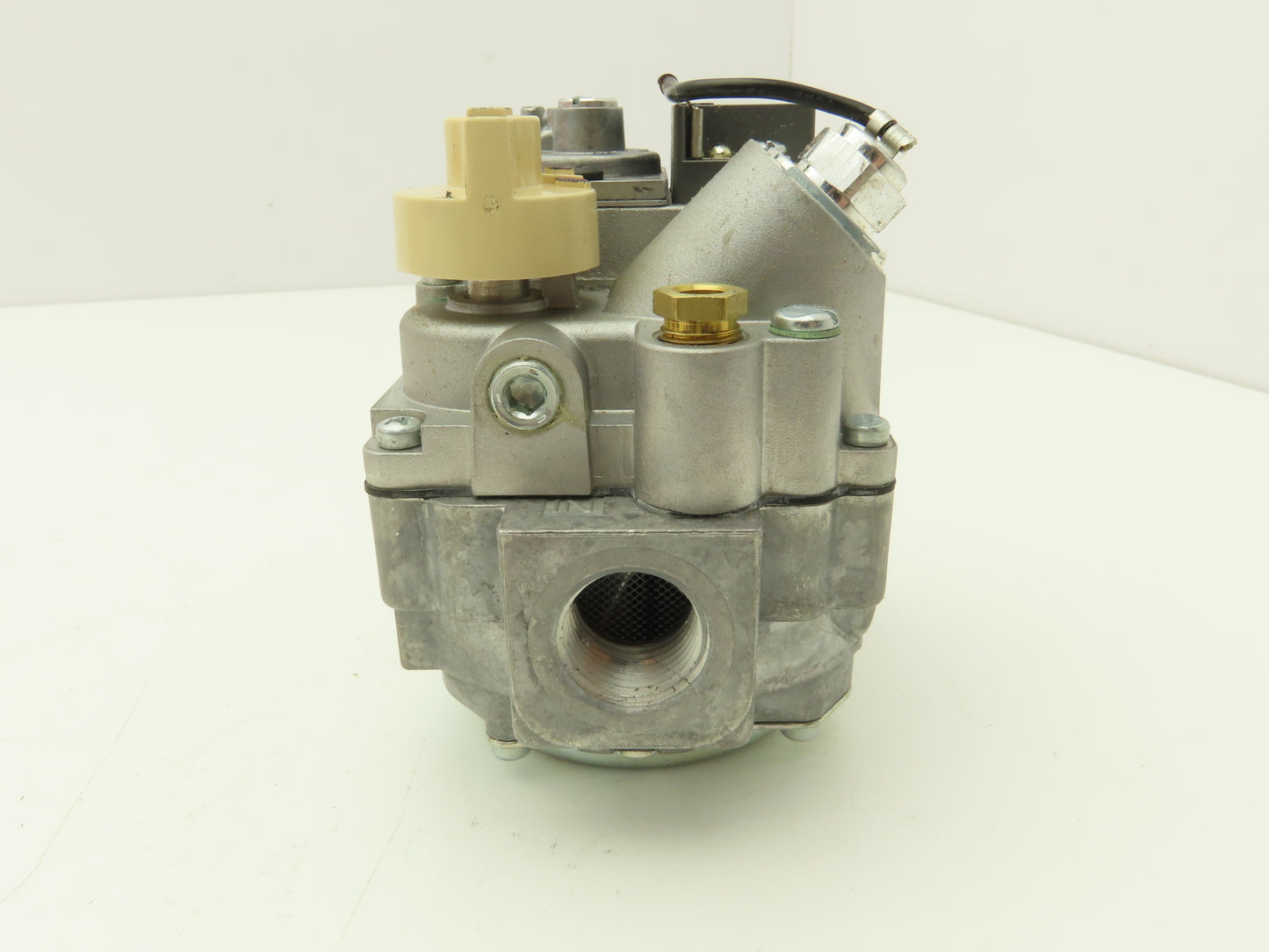 Robertshaw 700-51F 700 Series Millivolt Gas Valve 750mV 1/2x1/2" 7000BMVR