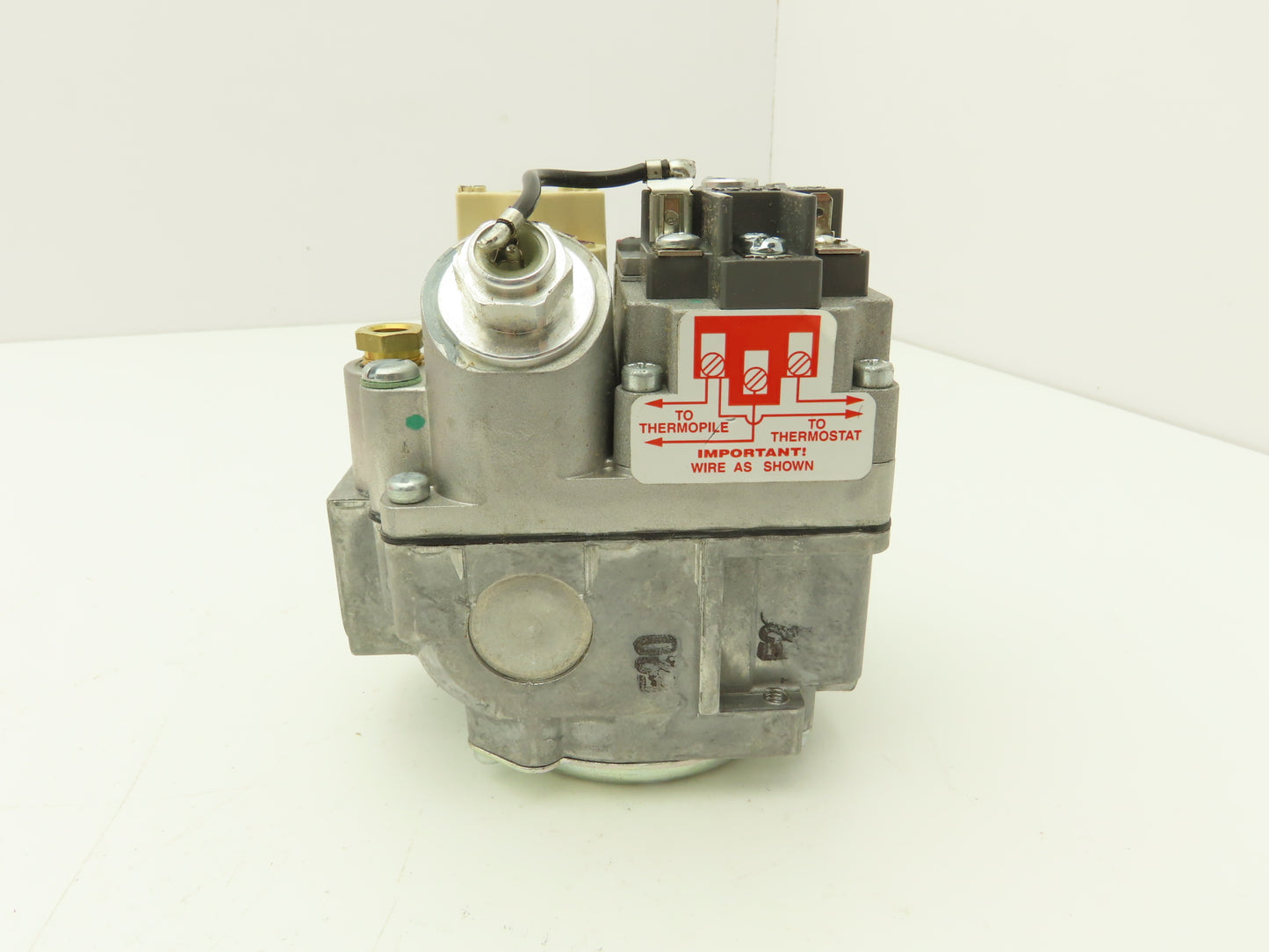 Robertshaw 700-51F 700 Series Millivolt Gas Valve 750mV 1/2x1/2" 7000BMVR