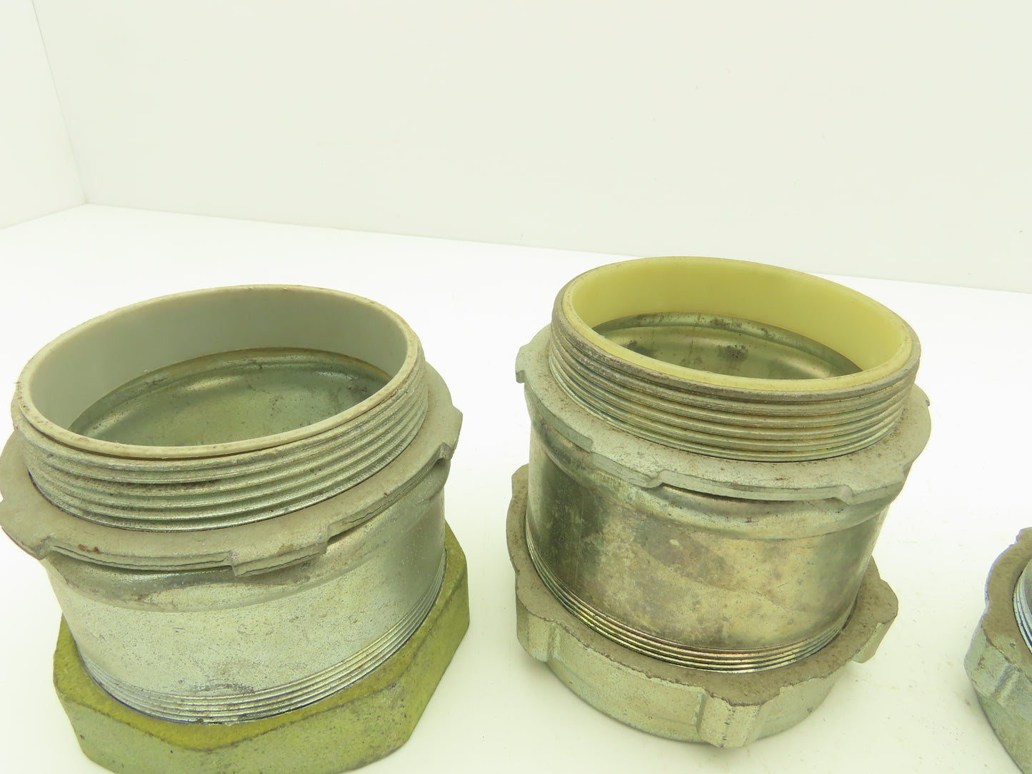 3-1/2" EMT Conduent Compression Connector Assorted 2 Insulated Throat Lot of 5