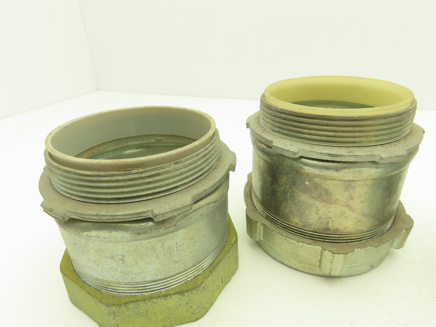 3-1/2" EMT Conduent Compression Connector Assorted 2 Insulated Throat Lot of 5