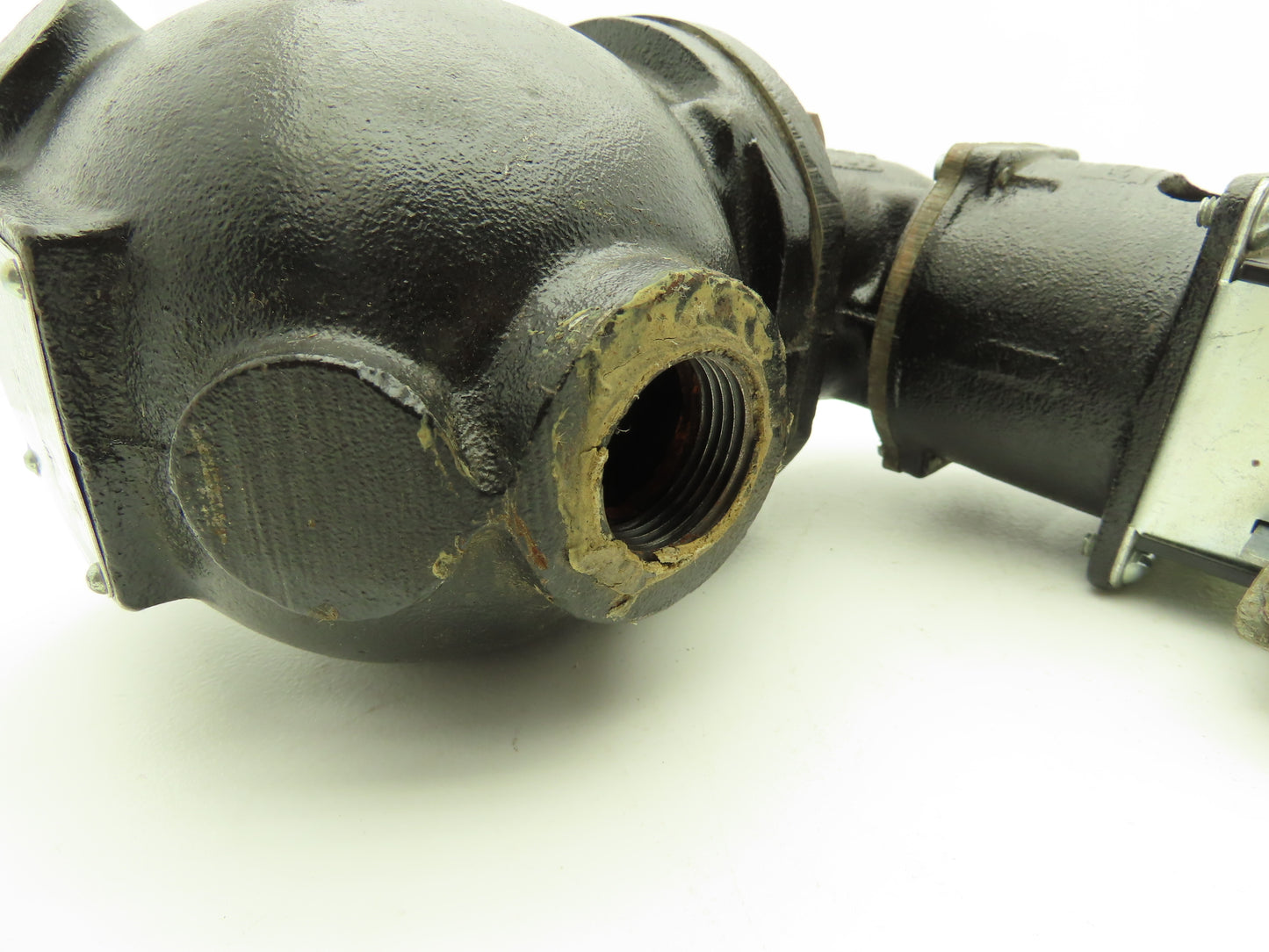 ITT McDonnell & Miller 63M Low Water Cut-Off Float Switch Valve 1"NPT 115/230V