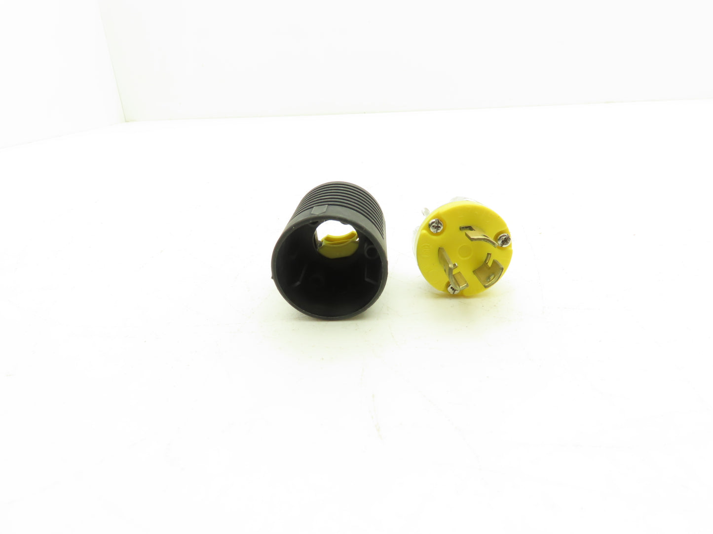 Pass & Seymour L715-P Legrand Turnlok Plug 2P 3W Grounding 15A 277VAC Box of 10