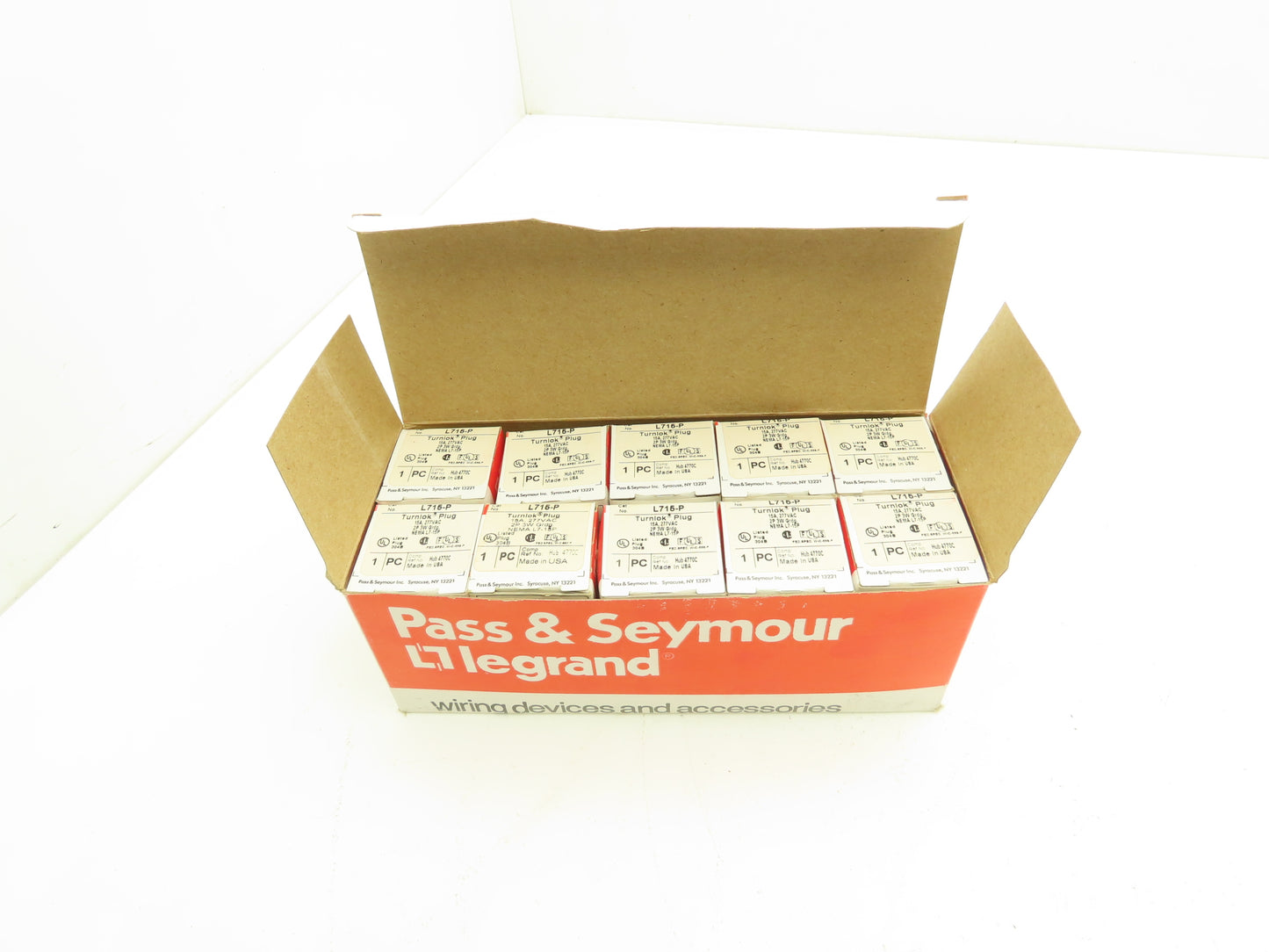 Pass & Seymour L715-P Legrand Turnlok Plug 2P 3W Grounding 15A 277VAC Box of 10