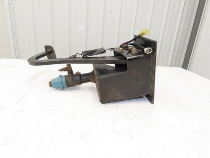 Toyota 5FBCU20 Electric Forklift Brake Pedal Master Cylinder Assembly