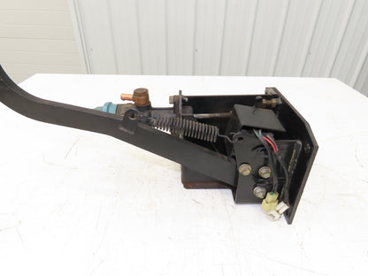 Toyota 5FBCU20 Electric Forklift Brake Pedal Master Cylinder Assembly