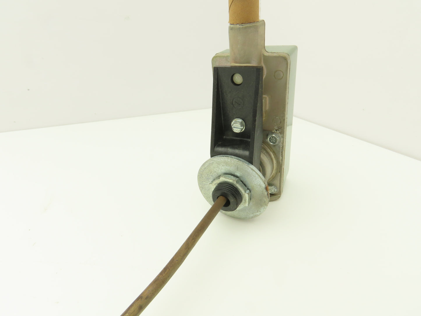 Johnson Controls T-3610-1002 Pneumatic Low Limit Controller 18" Element