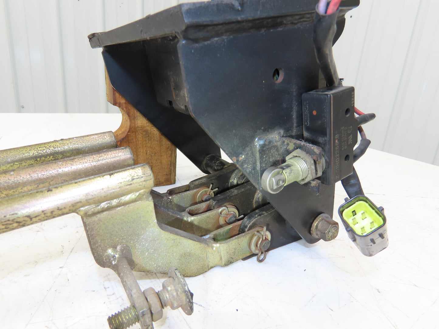 Toyota Electric Forklift Three Lever Control Unit Lift Tilt Shift Off Of 5FBCU20