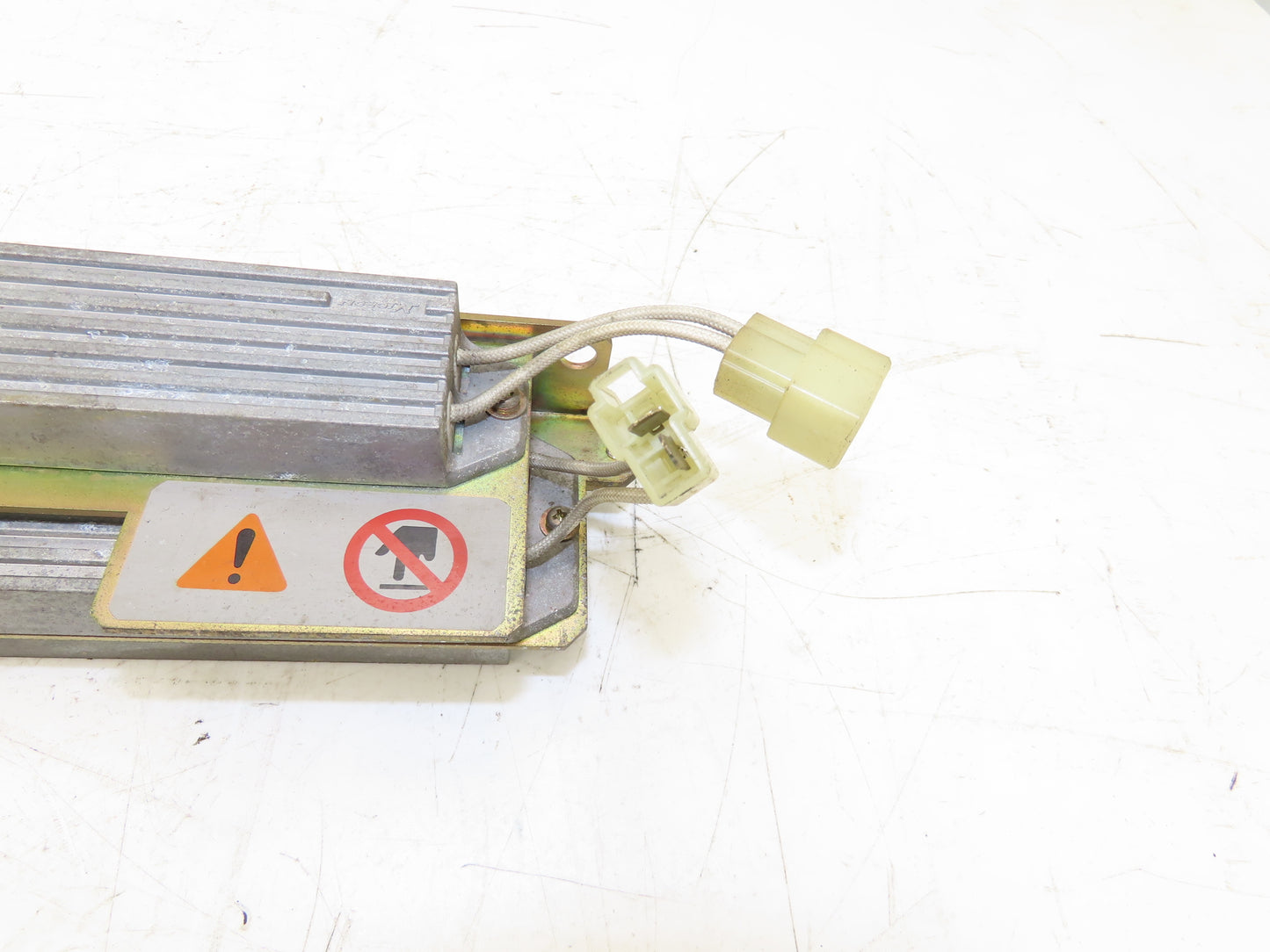 Toyota 24360-1330-71 Resistor Panel Removed From 5FBCU20 36V Electric Forklift