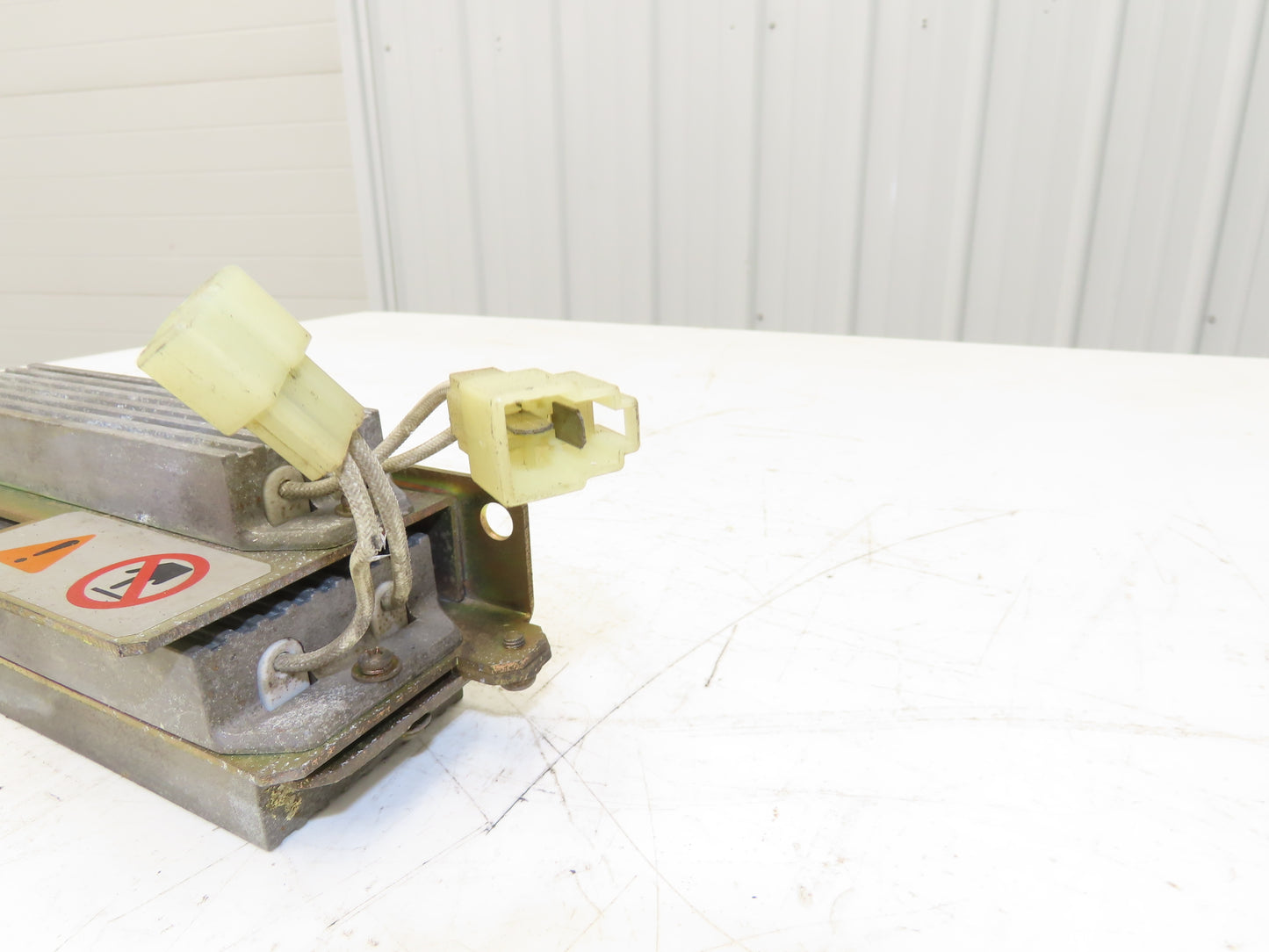 Toyota 24360-1330-71 Resistor Panel Removed From 5FBCU20 36V Electric Forklift