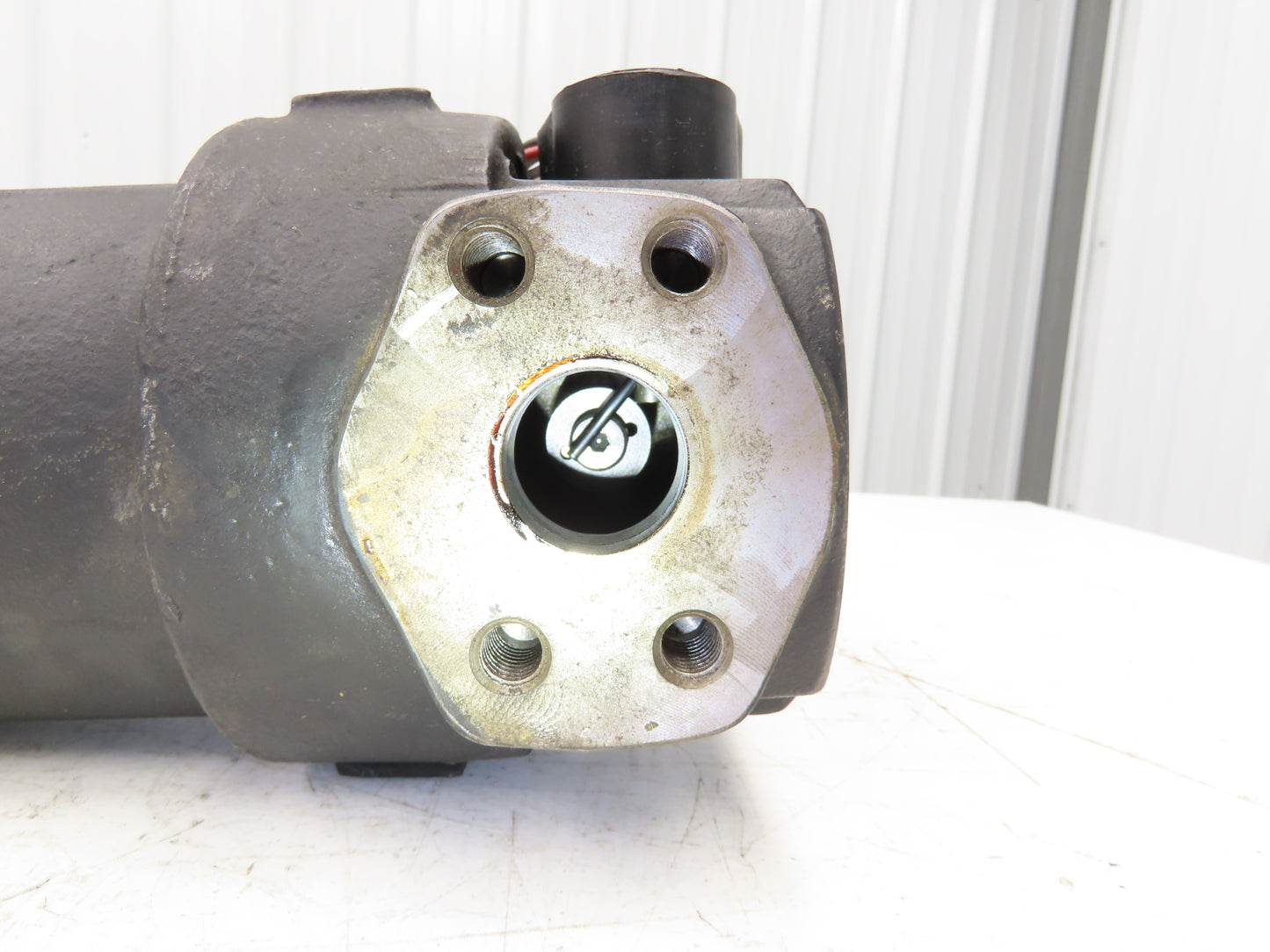 Parker 31P03CE50YY180 Tell Tale Hydraulic Filter 6000 PSI 4-Bolt SAE