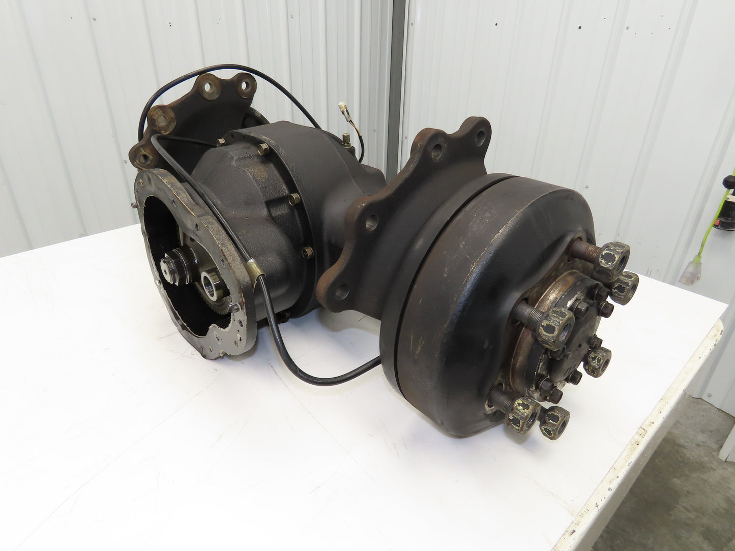 Toyota 5FBCU20 Electric Forklift Differential Drive Axel Six Lug W/E Brake