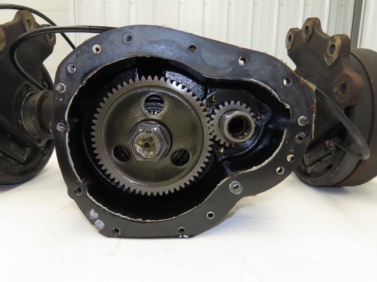 Toyota 5FBCU20 Electric Forklift Differential Drive Axel Six Lug W/E Brake