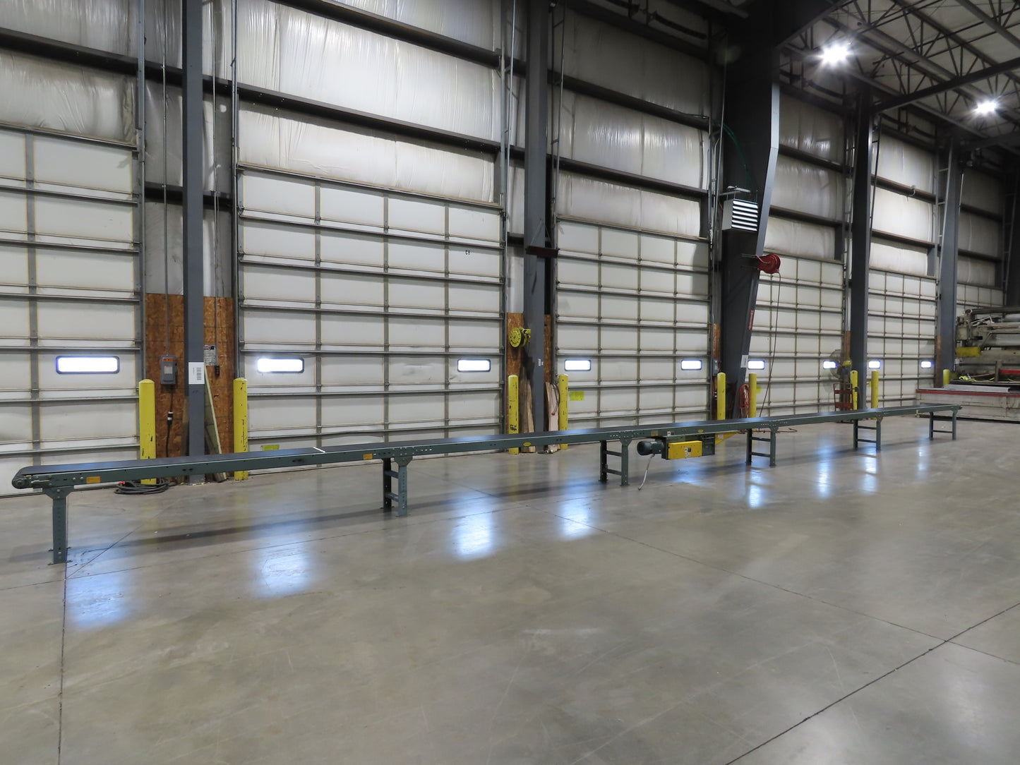 Hytrol 18"x 50' 10" Slider Bed Conveyor 15.5" Belt 2Hp 3PH Center Drive 65FPM