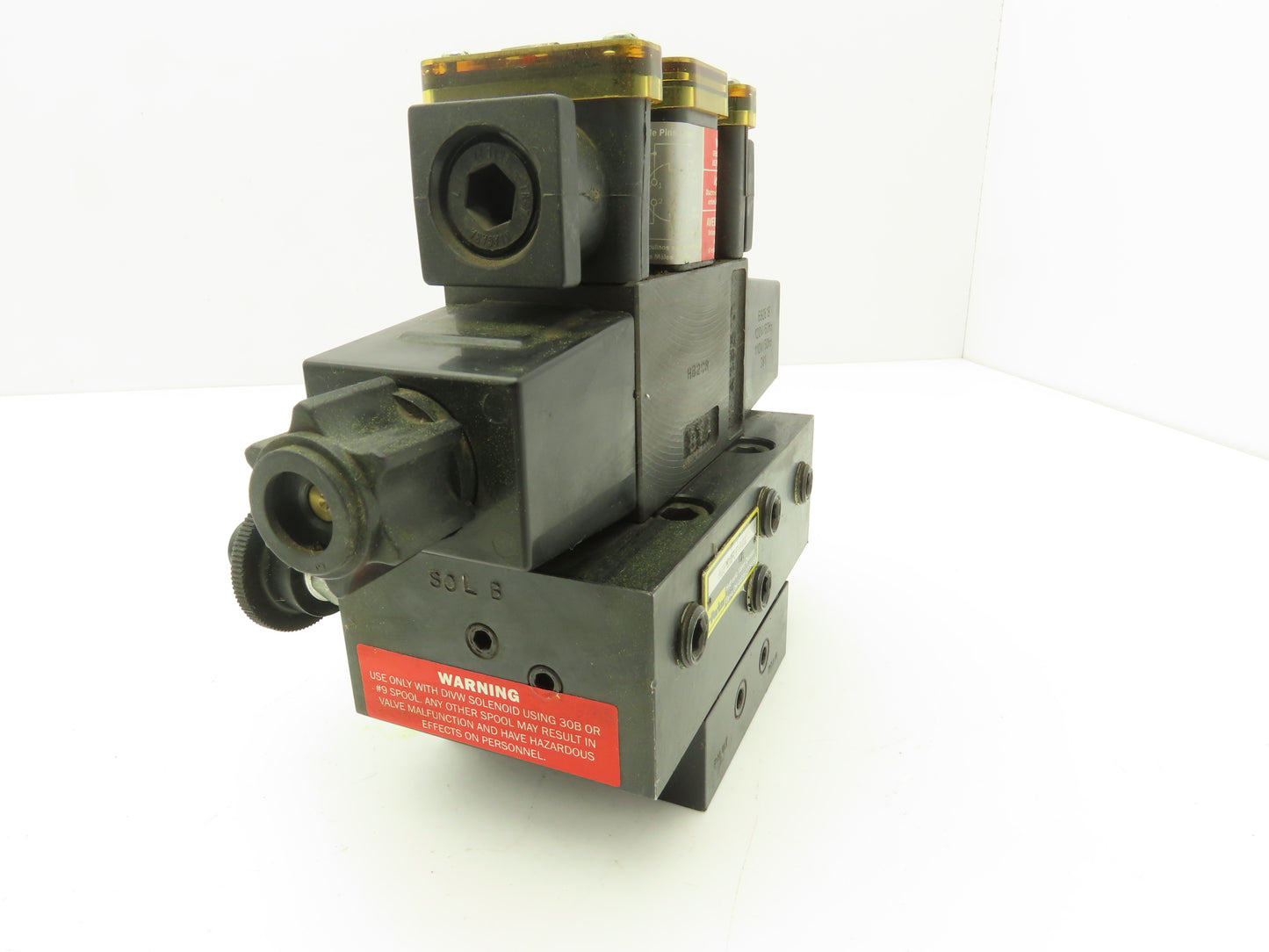 Parker D1VW9CNYCF56 Directional Solenoid Valve Tri-Pressure Relief R2P8YF56MMM