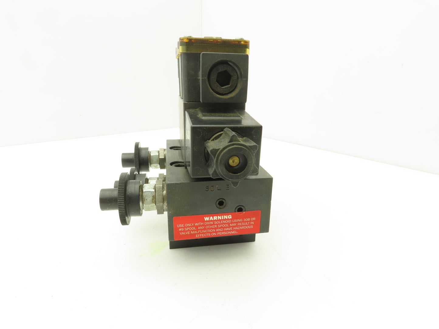 Parker D1VW9CNYCF56 Directional Solenoid Valve Tri-Pressure Relief R2P8YF56MMM