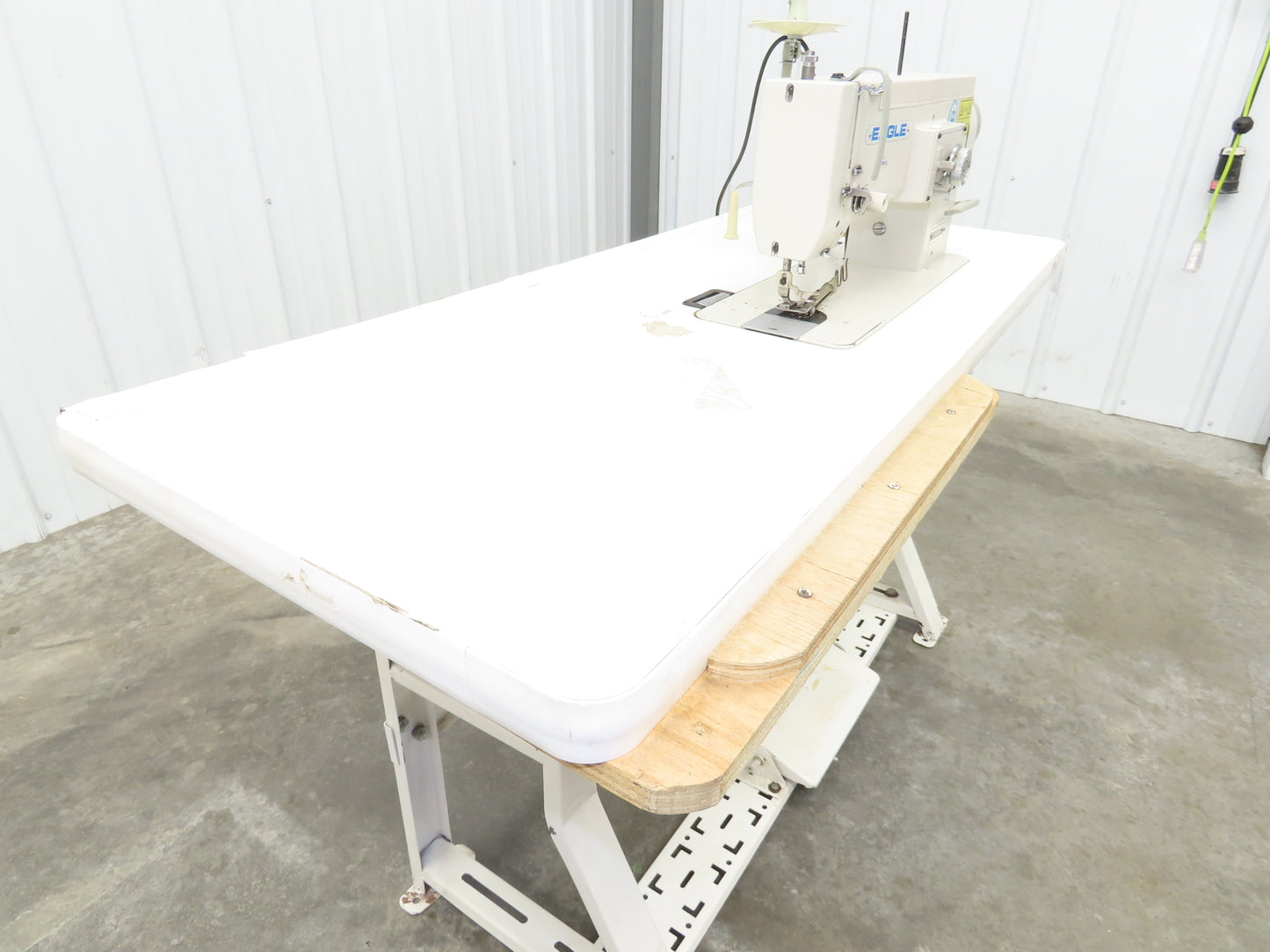 Eagle Huei Hwang Industrial Sewing Machine 120V Bottom Feed Zigzag