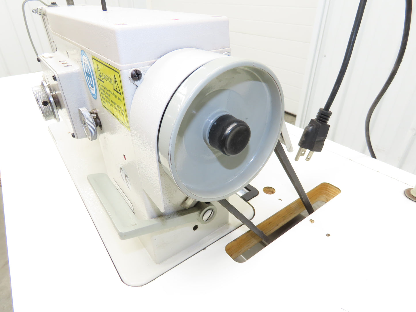 Eagle Huei Hwang Industrial Sewing Machine 120V Bottom Feed Zigzag