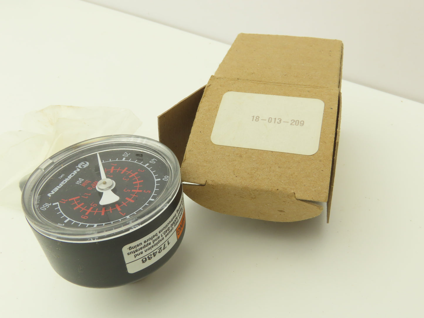 Norgren R17-801-RGLA Pneumatic Regulator w/Gauge 1" NPT 300PSI Max T-Bar Adjust