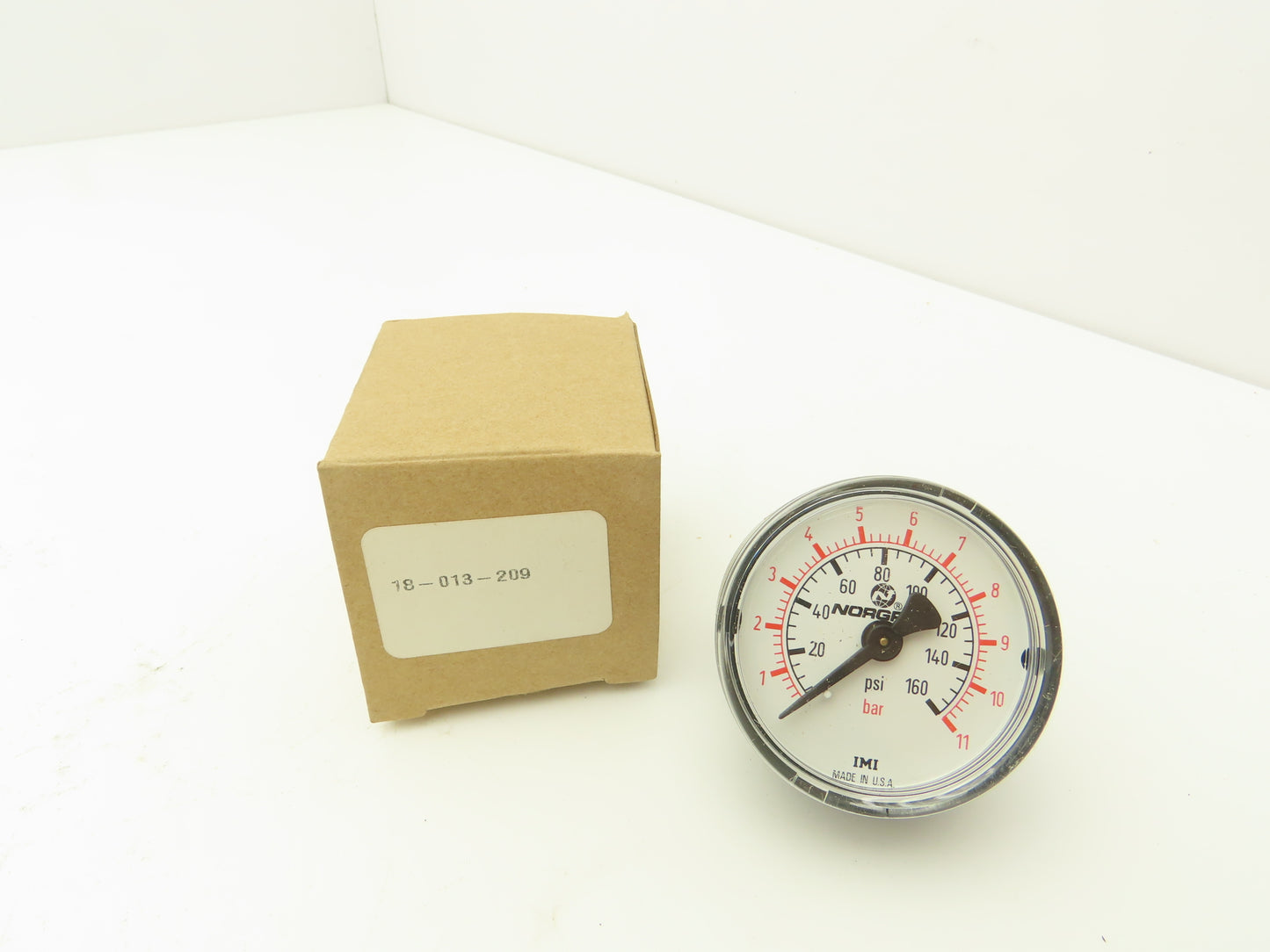 Norgren R74G-4AT-RMG Pneumatic Regulator T-Bar Adjust 300PSI 1/2"NPT W/Gauge