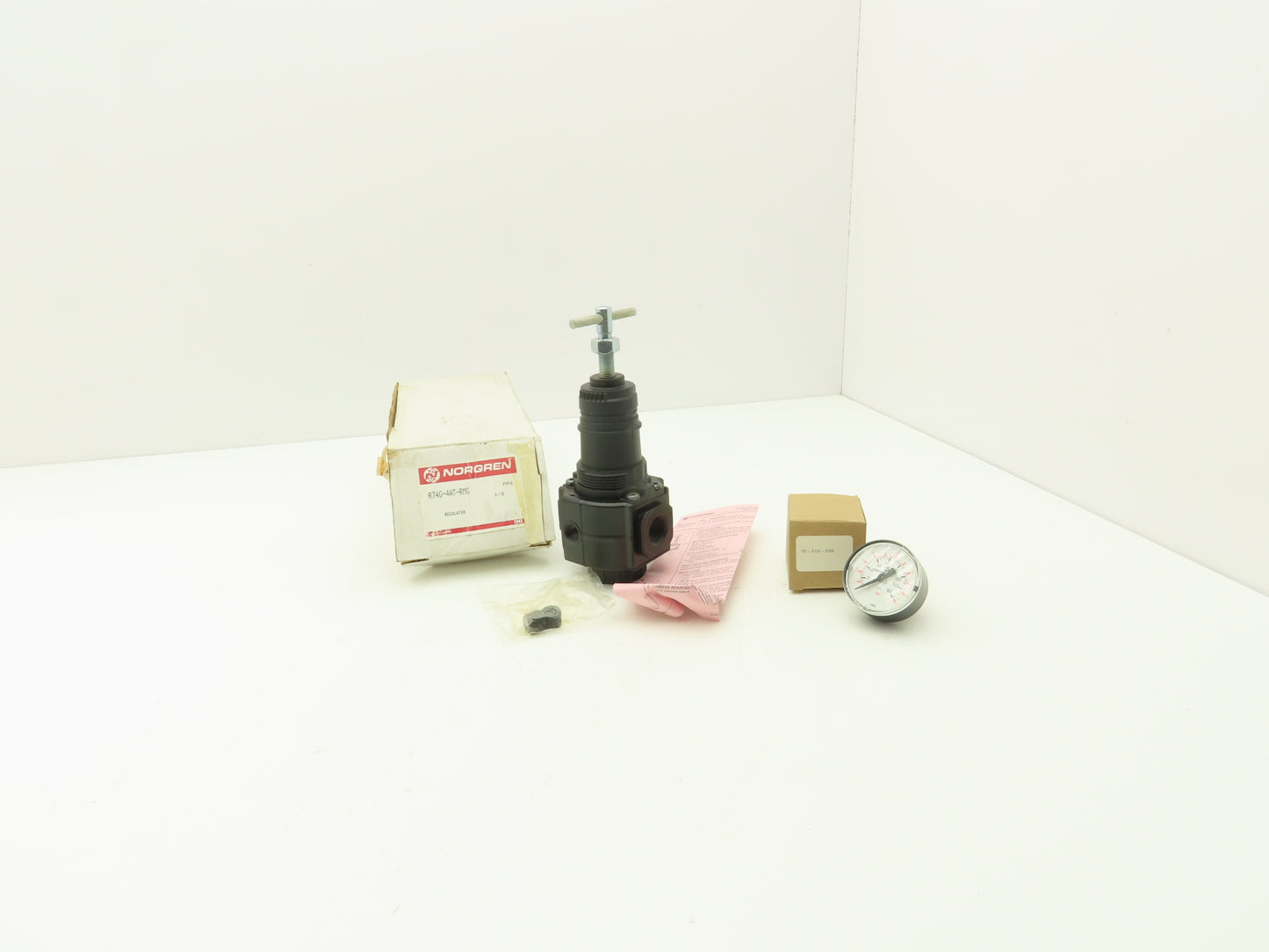 Norgren R74G-4AT-RMG Pneumatic Regulator T-Bar Adjust 300PSI 1/2"NPT W/Gauge