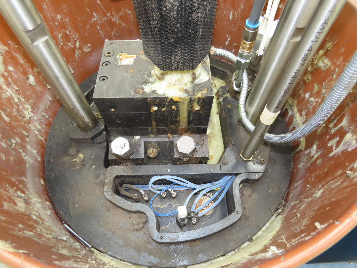 Nordson VD200 Piston Pump Bulk Melter 55 Gallon Drum Hot Melt 480V Parts Only