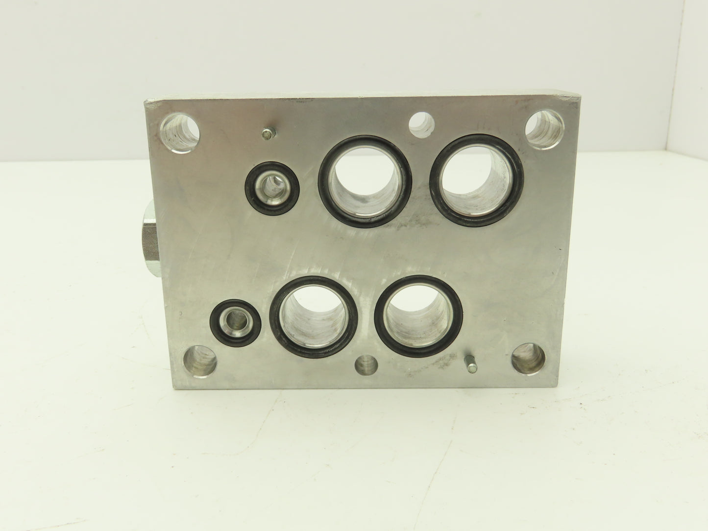 Sun Hydraulics DKS Aluminum Sandwich Manifold T-13A ISO 07