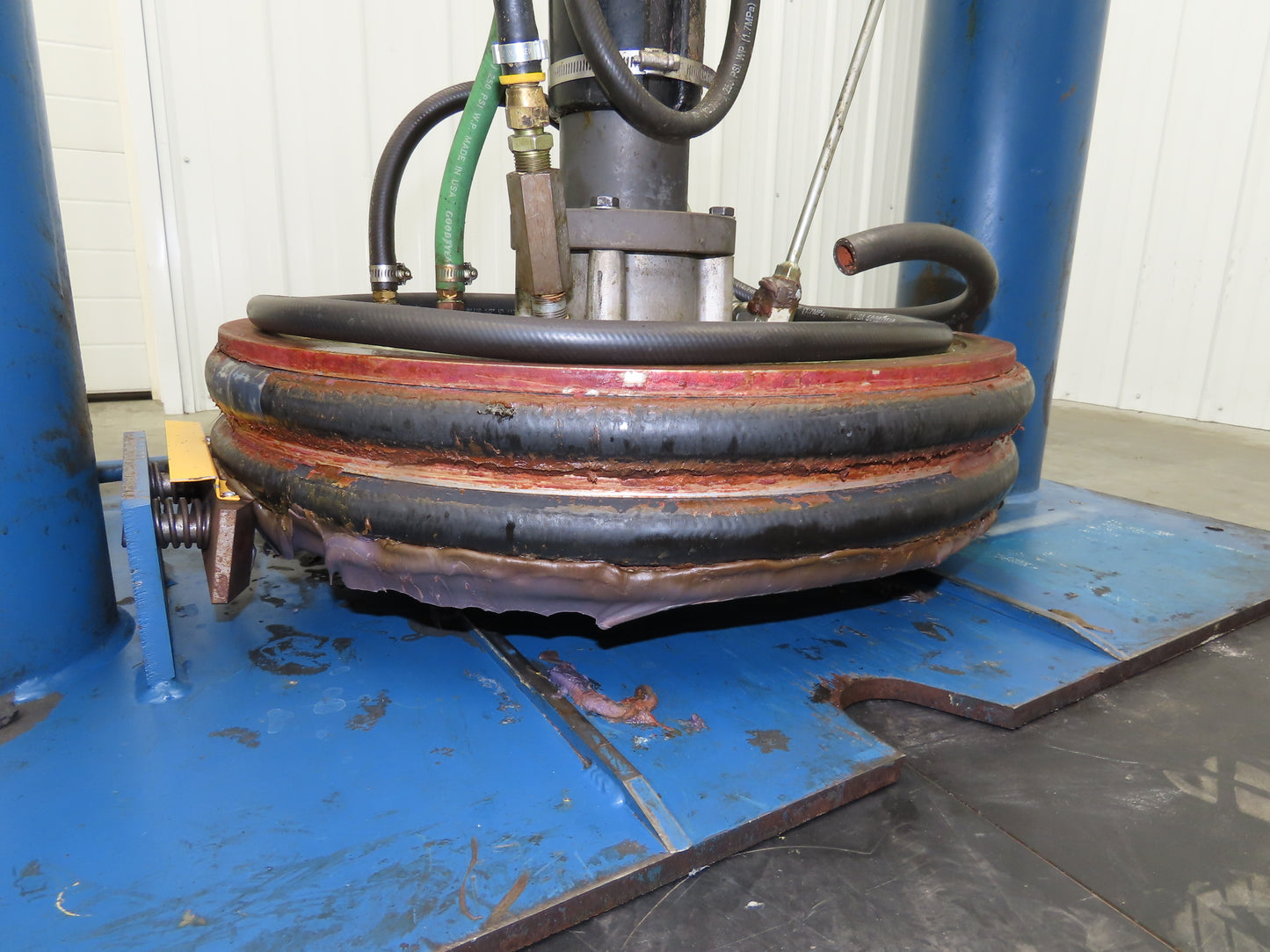 Nordson Rhino Hot Melt Drum Unloader Pneumatic Pump 65:1 Ratio 100PSI