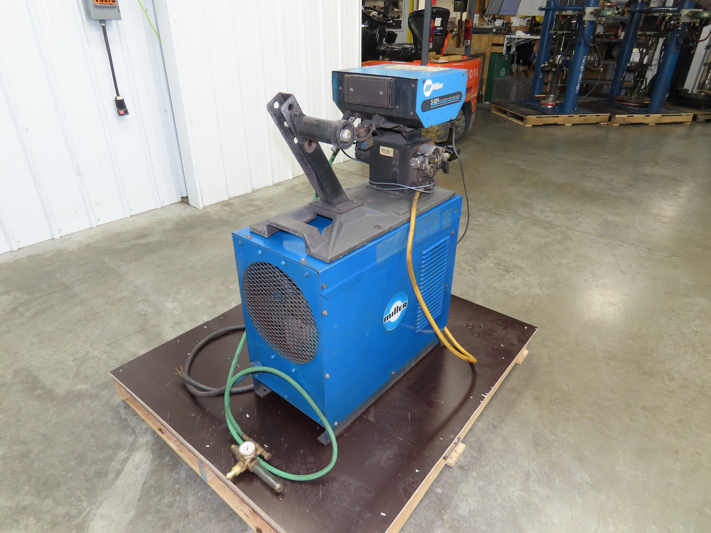 Miller CP-200 Mig Welder 200 amp DC Arc S-52A Wire Feeder 230/460VAC 3PH