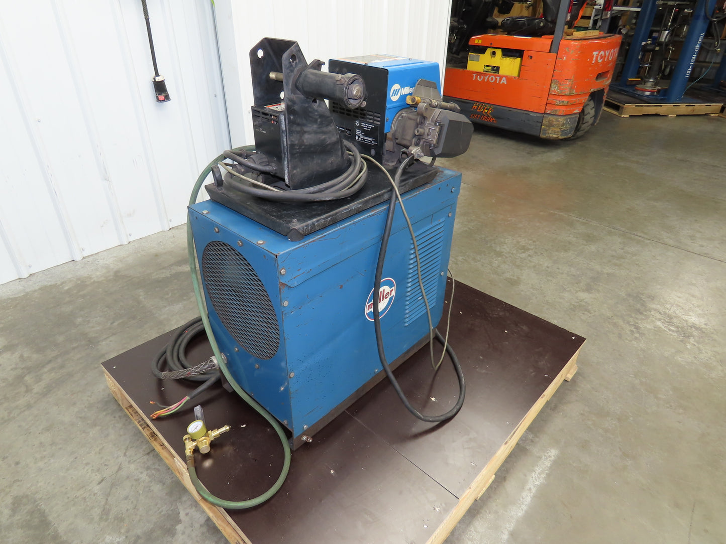 Miller CP-200 Mig Welder 200 amp DC Arc S-62 Wire Feeder 230/460VAC 3PH
