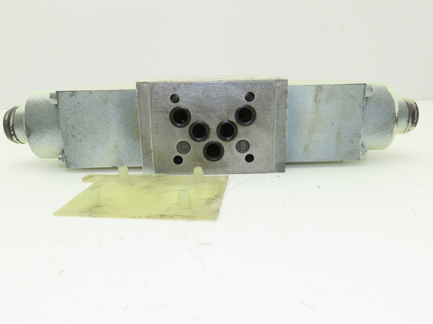 Mannesmann Rexroth 4WRA 10 W40-12/24NZ4/M-993-X Directional Solenoid Valve 24VDC