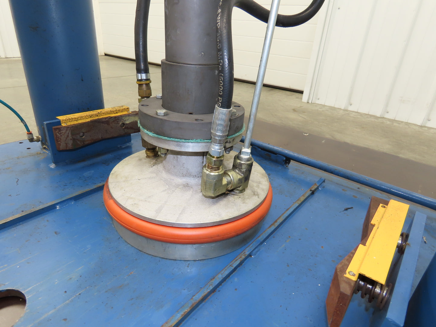 Nordson Rhino Pail Drum Unloader Pneumatic Pump 65:1 Ratio 100PSI