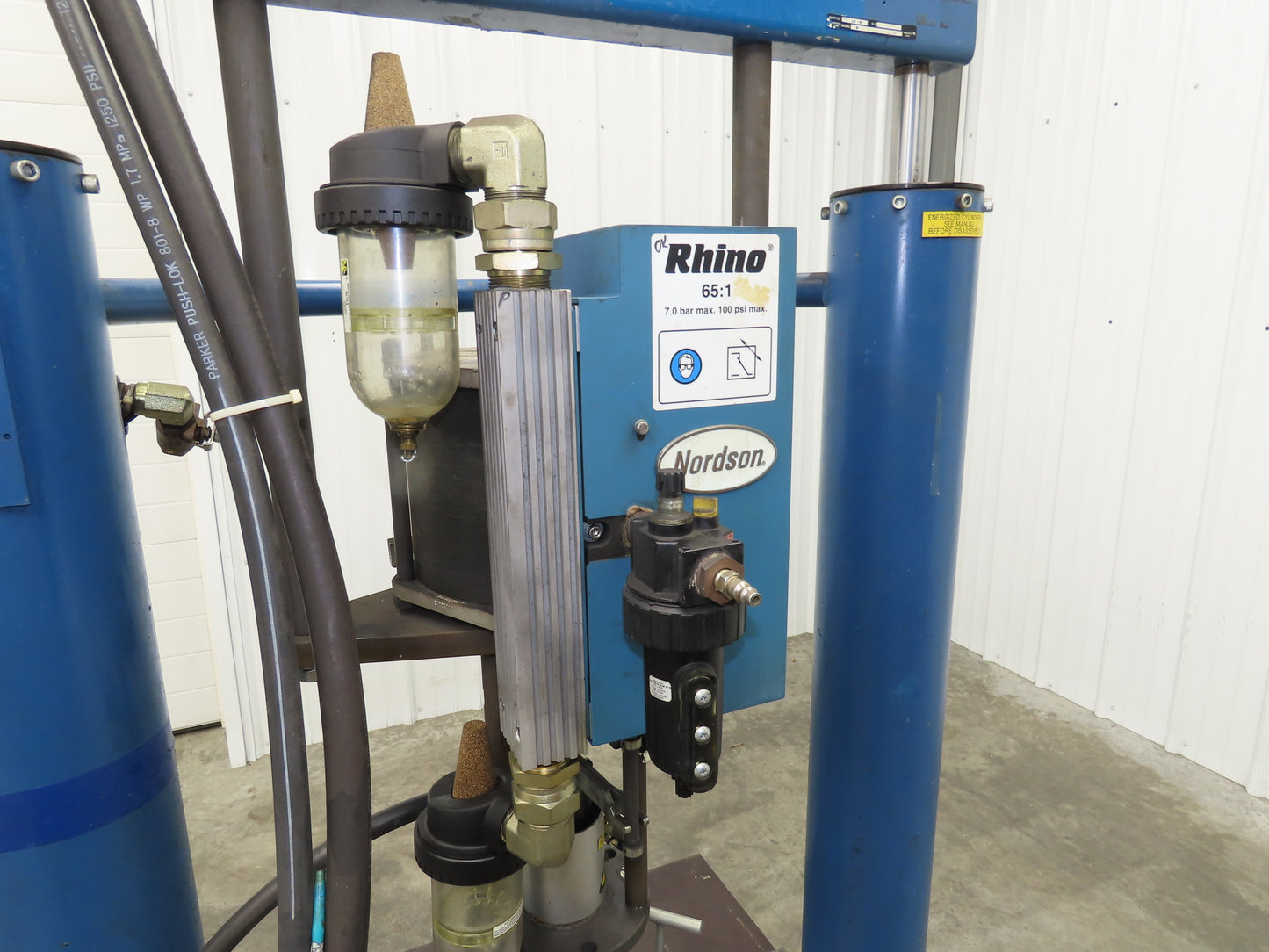 Nordson Rhino Pail Drum Unloader Pneumatic Pump 65:1 Ratio 100PSI