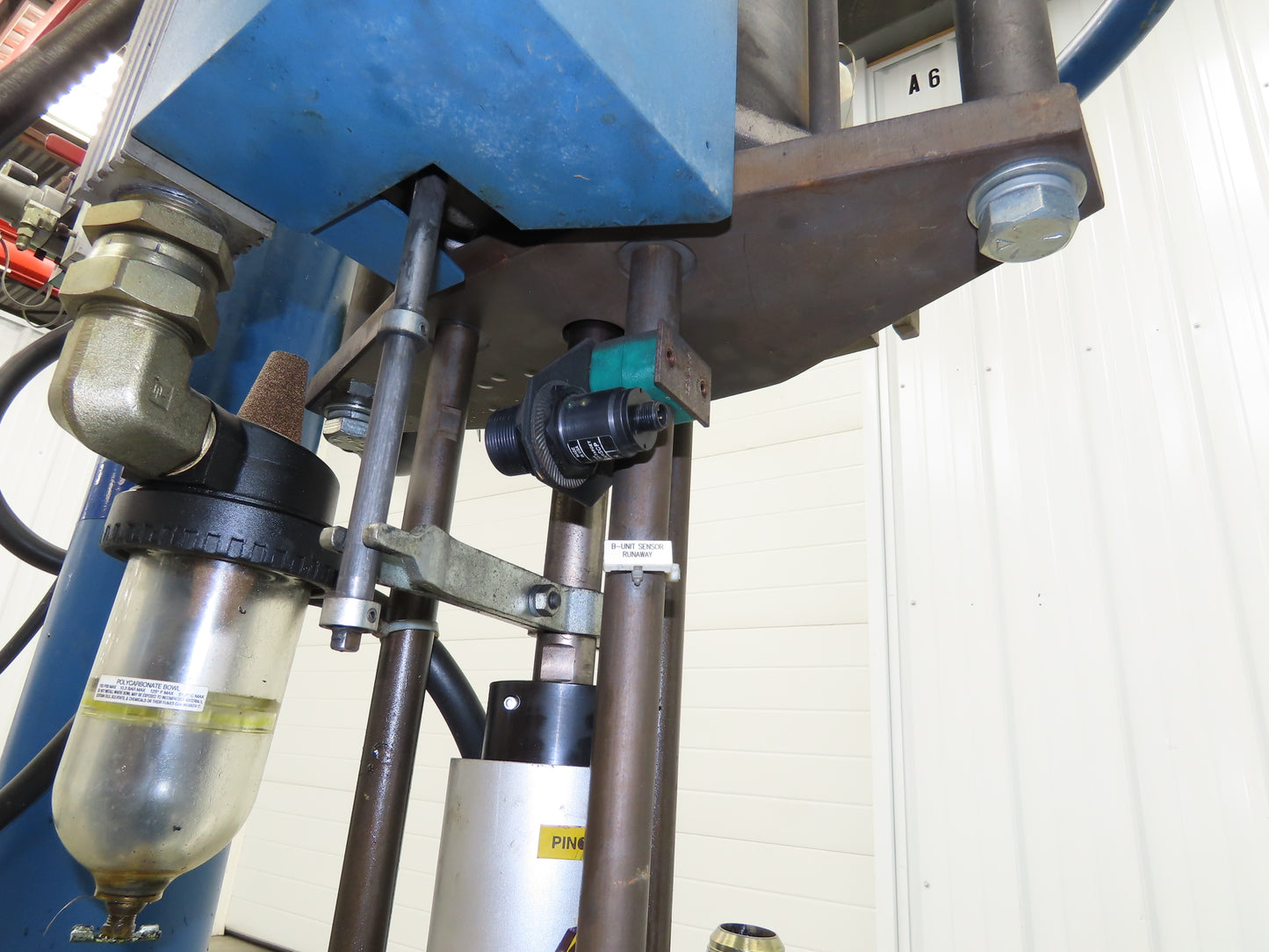 Nordson Rhino Pail Drum Unloader Pneumatic Pump 65:1 Ratio 100PSI