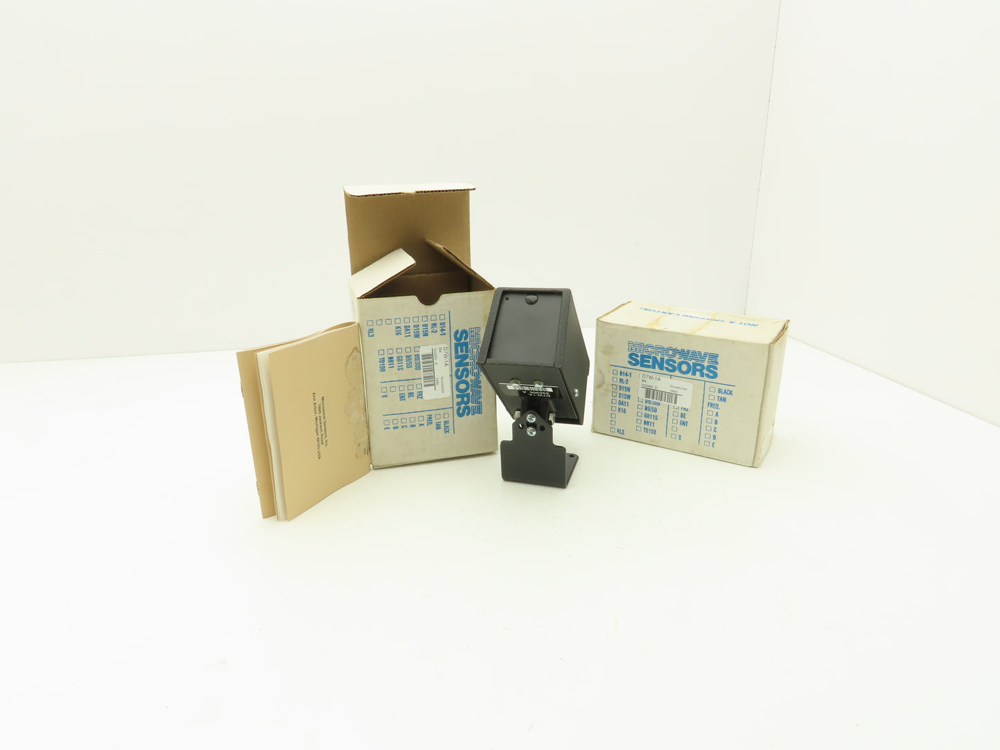 Microwave Sensors D7W-1A Door Opener Motion Sensor 12/24VDC NO - NC Lot of 2