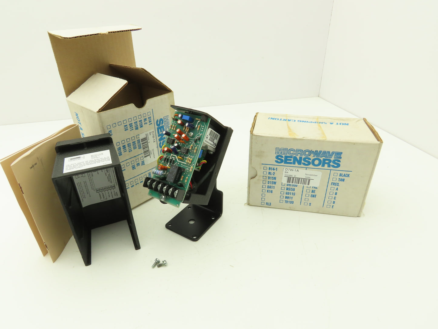 Microwave Sensors D7W-1A Door Opener Motion Sensor 12/24VDC NO - NC Lot of 2