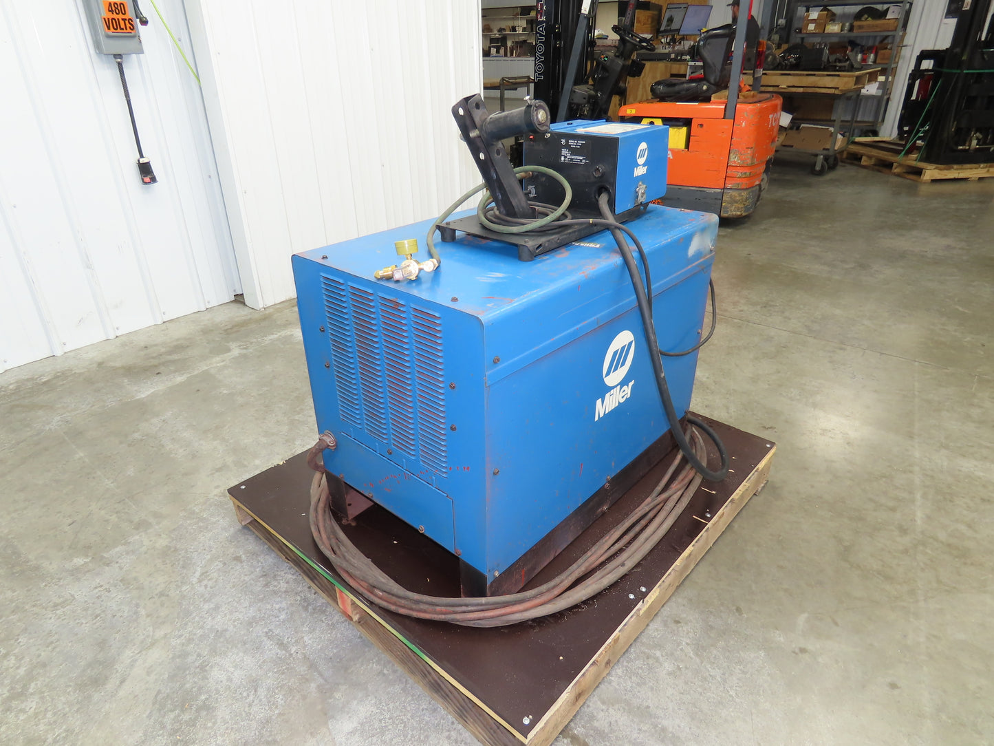 Miller Deltaweld 451 Mig Welder 450A DC Arc S-62 Wire Feeder 230/460VAC 3PH