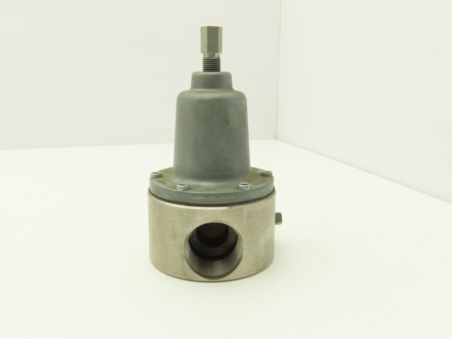 Graco 208-997 Low Pressure Corrosion Resistant Back Pressure Regulator w/Gauge