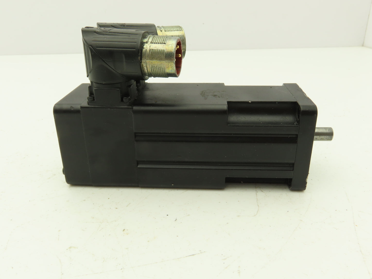 Allen Bradley MPL-B1530U-VJ72AA AC Servo Motor .39kw 460V 3PH 7000 RPM