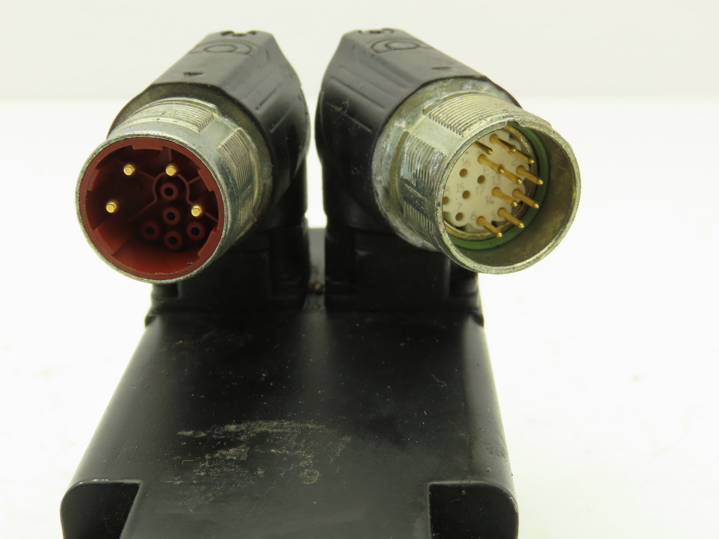 Allen Bradley MPL-B1530U-VJ72AA AC Servo Motor .39kw 460V 3PH 7000 RPM