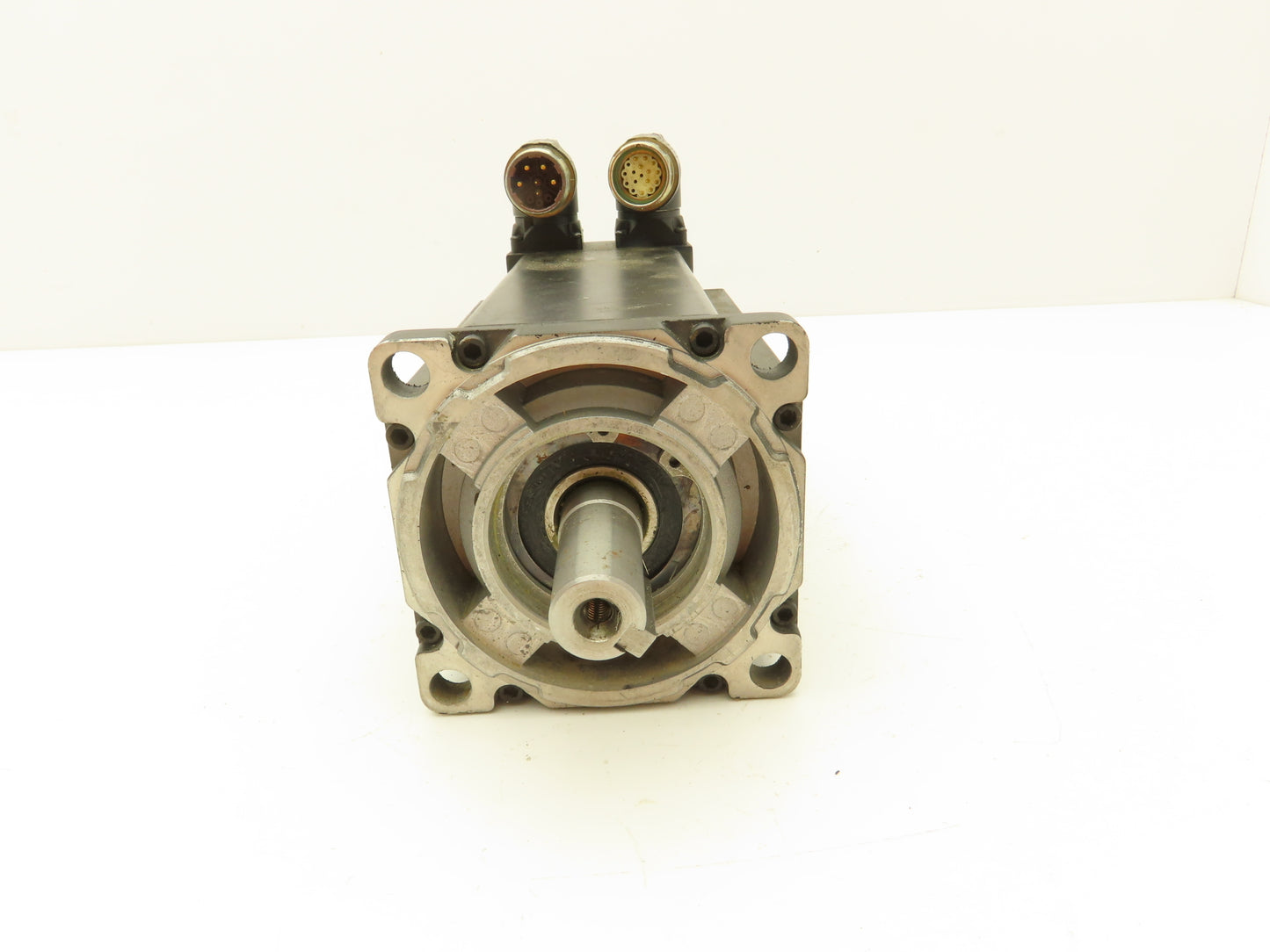 Allen Bradley MPL-B420P-MJ74AA AC Servo Motor 2.5Hp 460V 3PH 5000 RPM Ser A