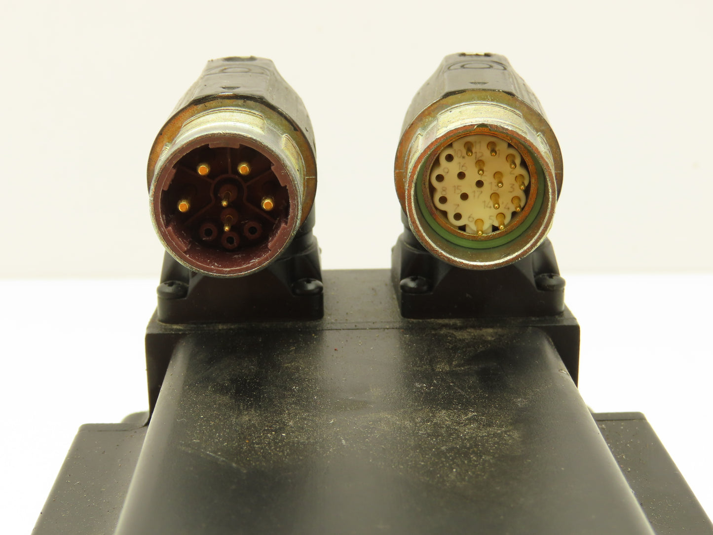 Allen Bradley MPL-B420P-MJ74AA AC Servo Motor 2.5Hp 460V 3PH 5000 RPM Ser A