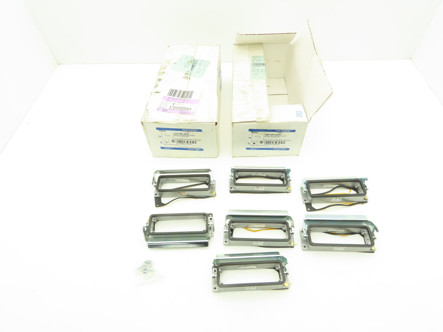 Thomas & Betts PB324 Panel Mount Base B24 D64 DD108 Side Locking Lever Lot of 17