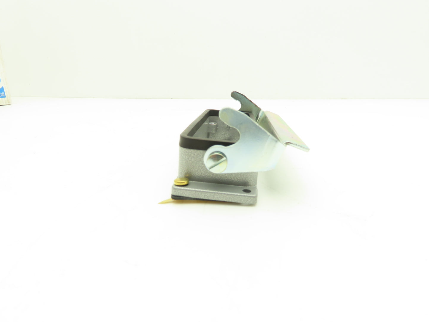 Thomas & Betts PB324 Panel Mount Base B24 D64 DD108 Side Locking Lever Lot of 17