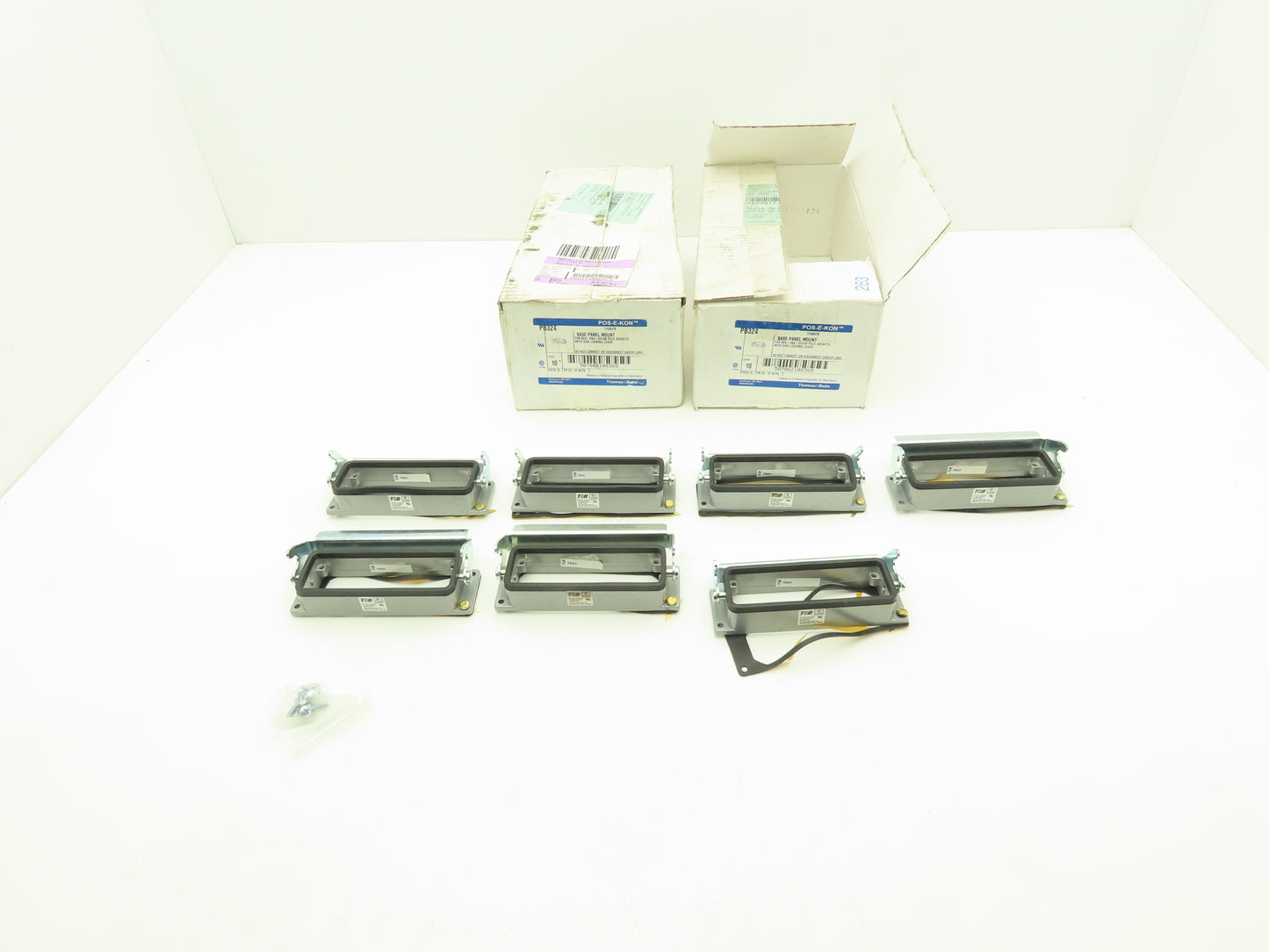 Thomas & Betts PB324 Panel Mount Base B24 D64 DD108 Side Locking Lever Lot of 17
