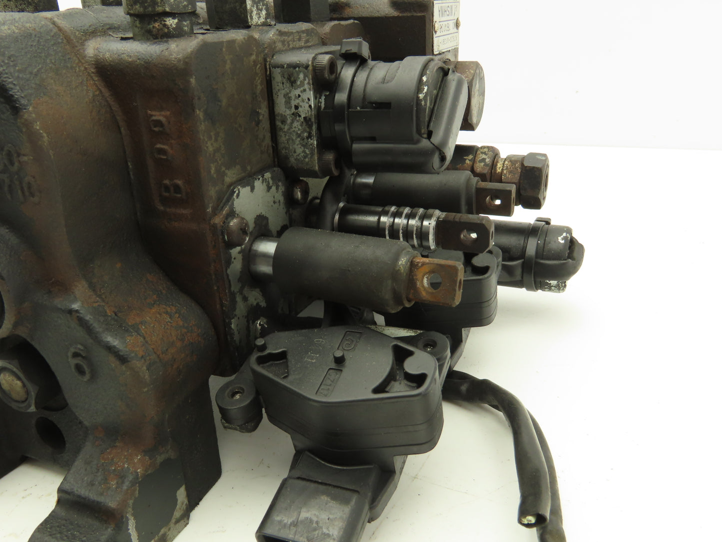 Toyota 67620-U1361-71 Hydraulic 3-Spool Forklift Mast Control Valve From 8FBE15U