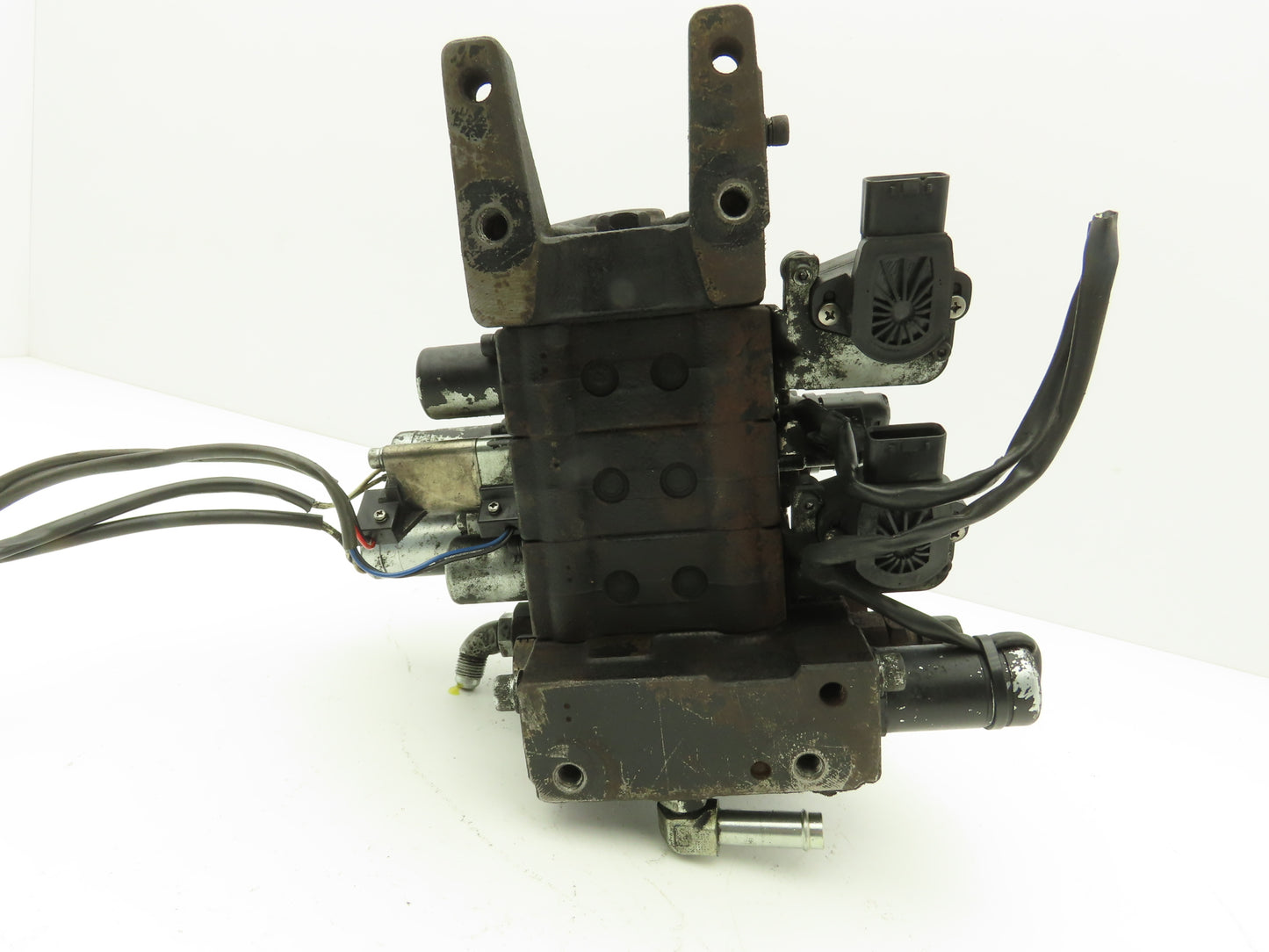 Toyota 67620-U1361-71 Hydraulic 3-Spool Forklift Mast Control Valve From 8FBE15U