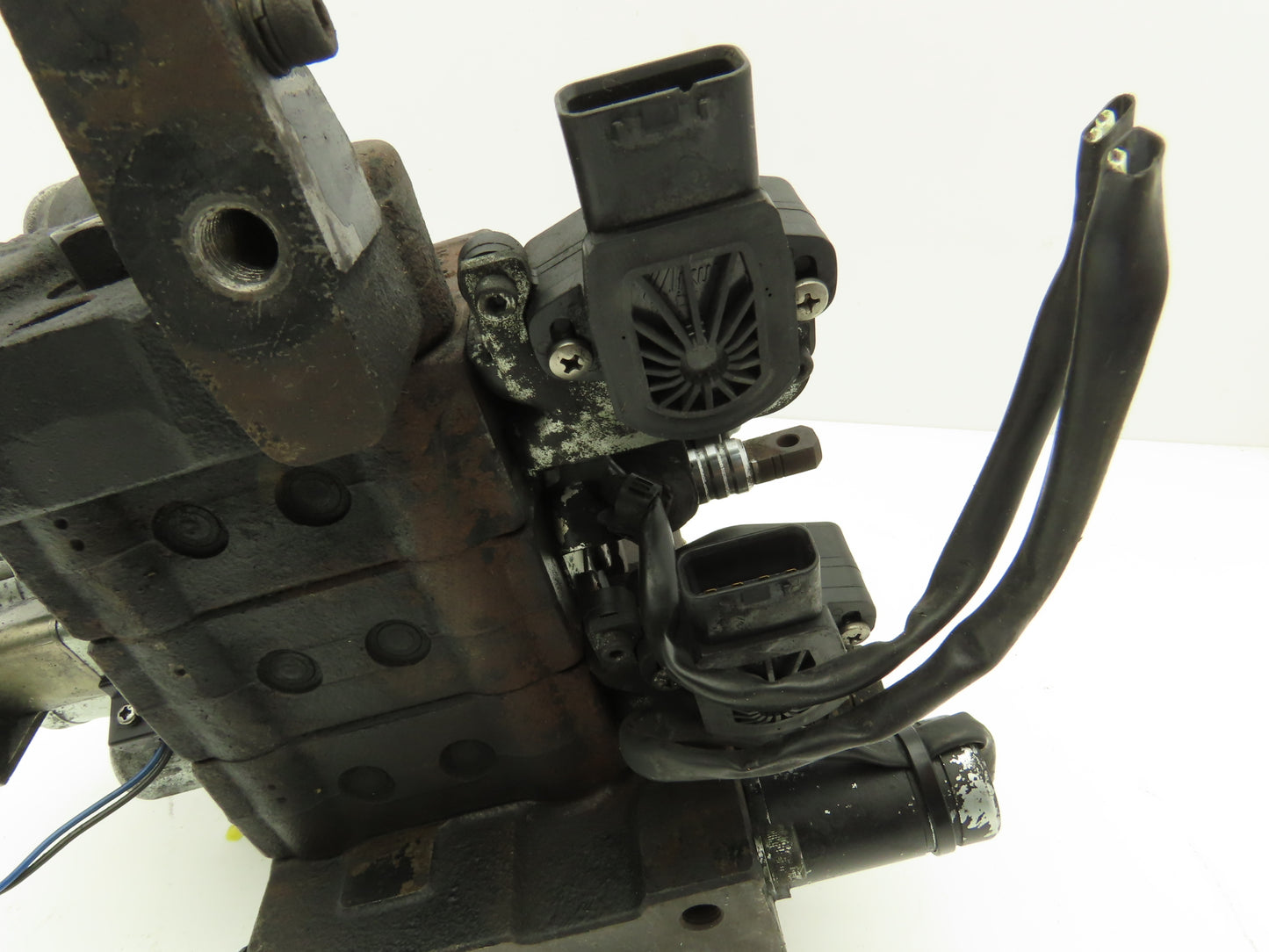 Toyota 67620-U1361-71 Hydraulic 3-Spool Forklift Mast Control Valve From 8FBE15U