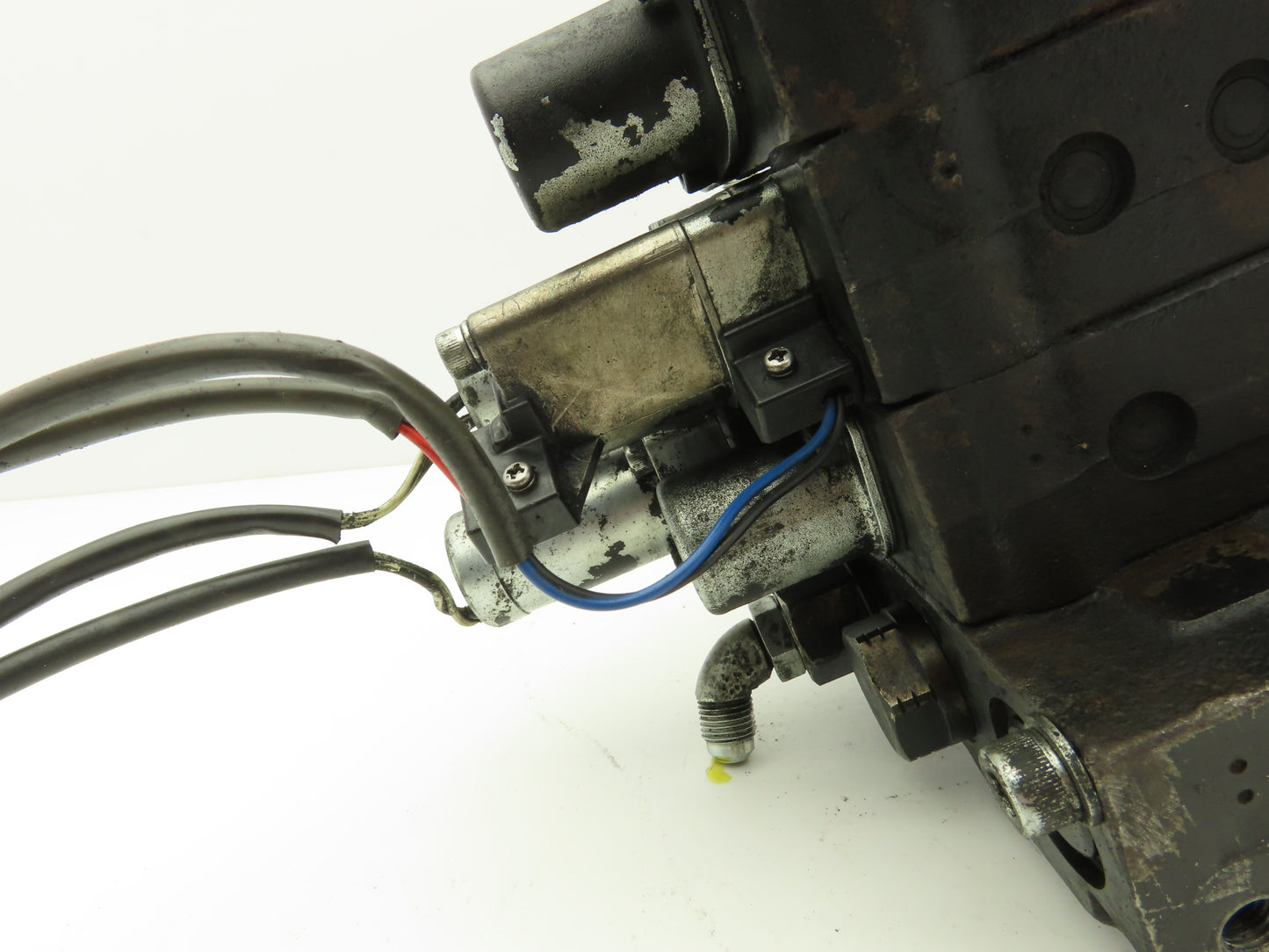 Toyota 67620-U1361-71 Hydraulic 3-Spool Forklift Mast Control Valve From 8FBE15U