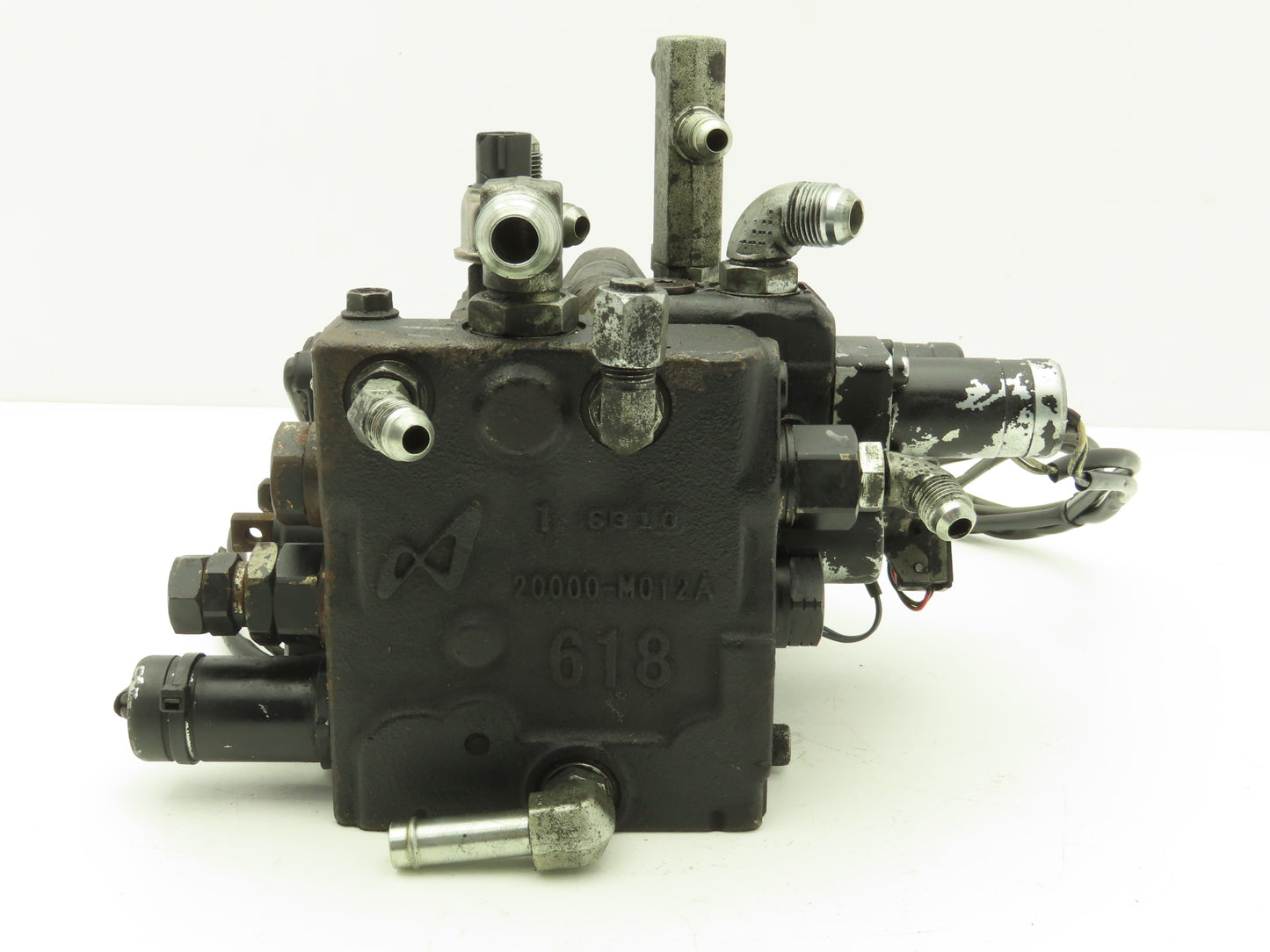 Toyota 67620-U1361-71 Hydraulic 3-Spool Forklift Mast Control Valve From 8FBE15U